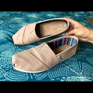Nude Toms flats